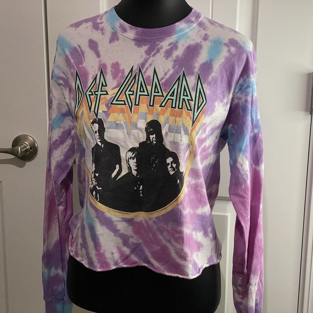 Retro Womens Size Medium Spell Out Cropped Def Leppard‎ Band Long Sleeve T-Shirt